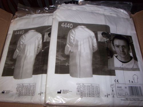 Lot of 5--NEW 3M White Polypropylene Disposable 4400  Lab Coat/PPE Size MEDIUM