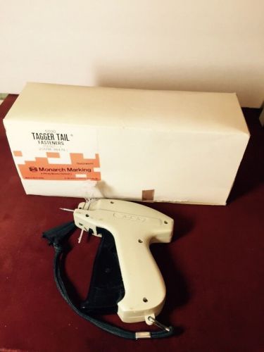 Mnarch Marking Tag Gun 3030 +1 Box Tagger Tail Fasteners Opened