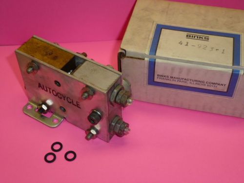 NEW! BINKS Model 41-923 AUTO-CYCLE AIR VALVE for AIR OPERATED PUMPS