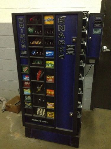 Short Sale ! Snack &amp; Soda combo machine With Change Works Great