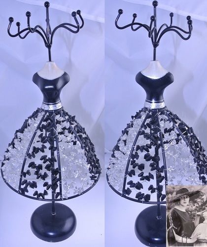 ELEGANT LADY BLACK CRYSTAL GOWN JEWELRY DISPLAY NECKLACES ROTATING ROTATES SPINS
