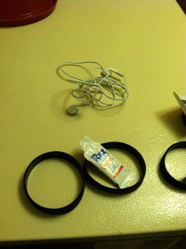 4 VapeXhale Bands, (2) 420 Wipe Paks. (1) Rezblock (1) Pak Of Filters+earphones