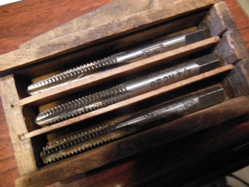 VINTAGE WOOD BOX TWO TAPERED TAPS 1/4 NC 20 HQ C5 C6 PLUS REECE CO FLUTE 1/4 20