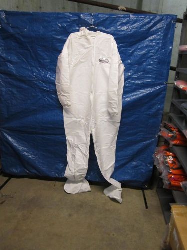 Lot of 25 kleenguard 44335 2xl hooded disposable coveralls with attached boots for sale