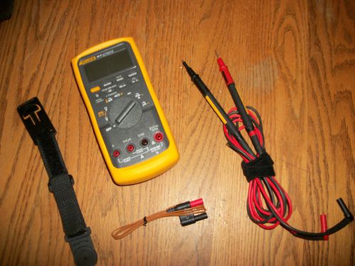 FLUKE 88V AUTOMOTIVE METER --ONLY USED ONCE LOOK !