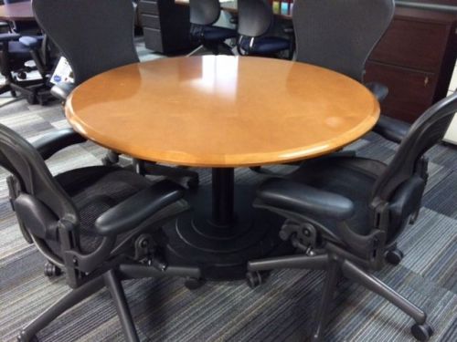 TBL-012 - Honey - 48&#034; Round EXCELLENT CONDITION Breakroom Tables