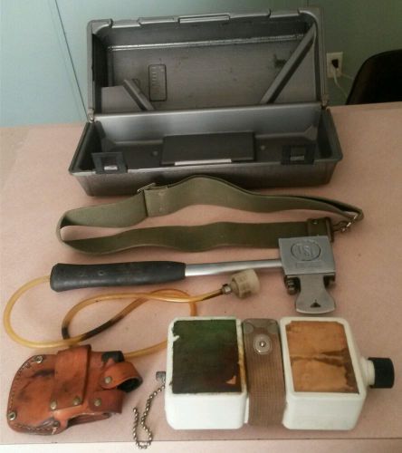 Reliance Hypo-Hatchet Tree Injector set w/sheath, belt, carrying case. Nice used