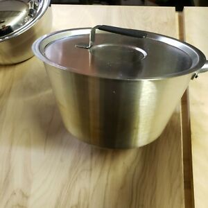 Vollrath 78351 5.5 Qt. Heavy-Duty Stainless Steel Tapered Sauce Pan with lid