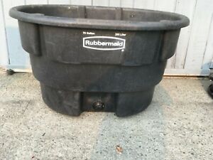 Rubbermaid 70 gallon livestock water tub