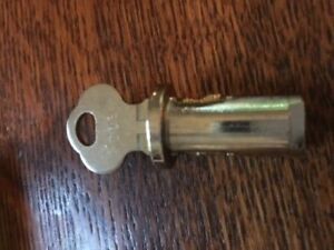 Victor Gumball Candy Bulk Vending Machine 5/16&#034; Lock &amp; Key