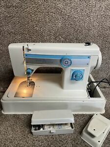 Stretch stitch button hole blind stitch sewing machine made in Japan model 7200