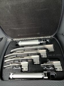 WELCH ALLYN #68696 MILLER FIBER OPTIC LARYNGOSCOPE SET-2 HANDLES AND 5 BLADES