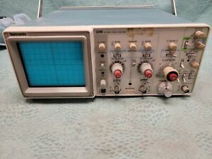 Tektronix 2215 60MHz Analog Oscilloscope
