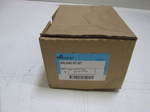 CROUSE-HINDS INT KIT ARL2042 (MISSING SCREWS)  *NEW IN BOX*