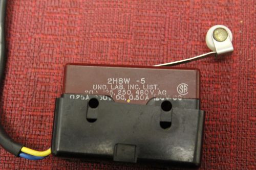 2HBW-5  1 pole, double throw, one position momentary single switch Used