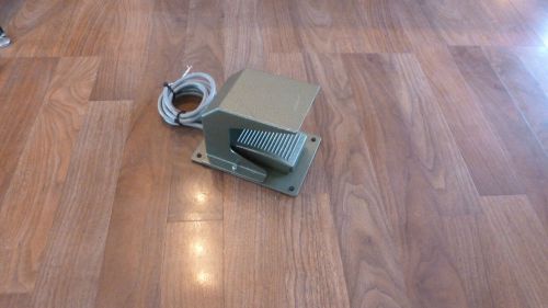 OJIDEN FOOT SWITCH TYPE: OFL-1V-S3C, 6A-250VAC  * EXCELLENT CONDITION*
