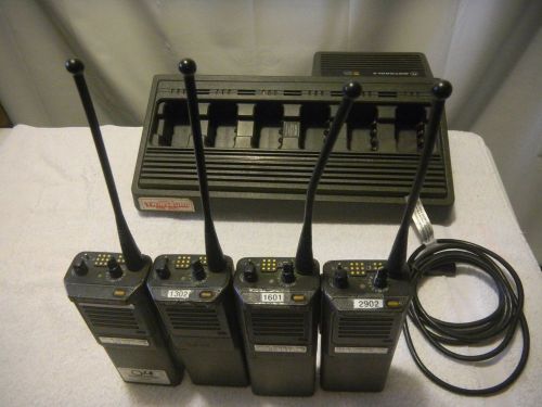 MOTOROLA Handie-Talkie Radios x4 H44GCU7100BN with 6 Port Charger TESTED!/Police