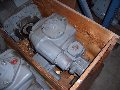 New sundstrand 23-2041 variable piston pump (nos) for sale