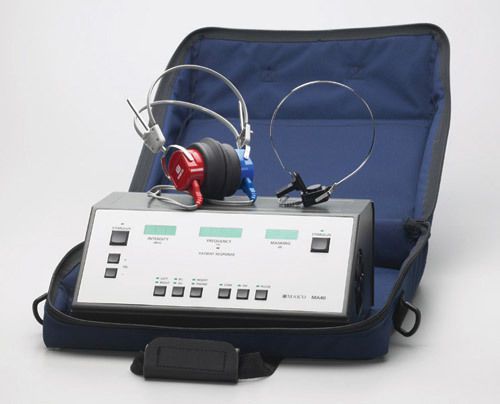 Maico MA 40 audiometer with soft case