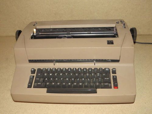 ^^ VINTAGE IBM SELECTRIC II  TYPEWRITER -BEIGE -  (SE6)