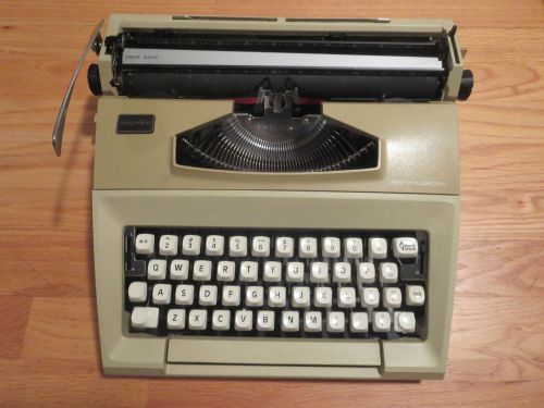 Smith Corona Portable Manual Typewriter With Case Couier Made in England