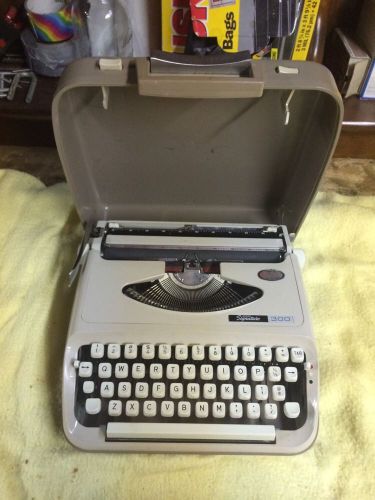 Montgomery Ward Signature 300  Manual Typewriter in Case Cycolac ABS Polymers