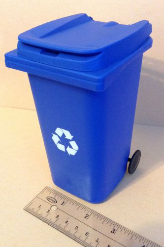 Mini Plastic Recycle Can with weels - Pencil Holder