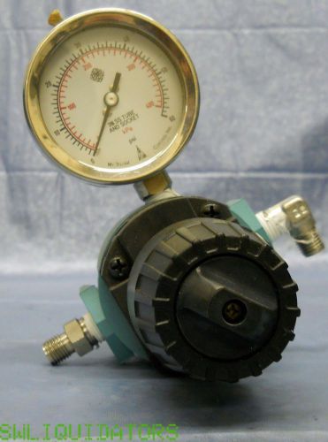 This is a used but well working WILKERSON R16-02-000A J 91 Pressure Regulator
