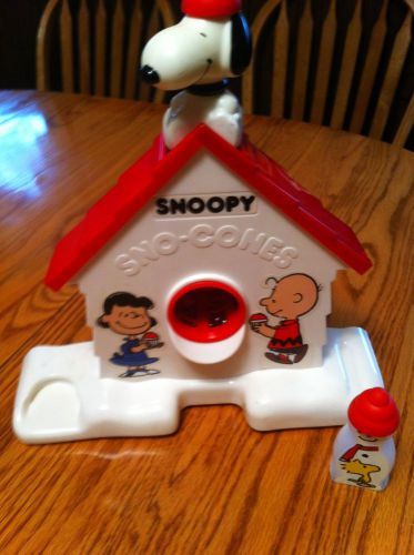 Snoppy snow cone machine