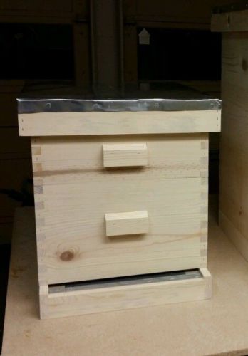10 Frame Bee Hive with Honey Super (assembled w/o frames)