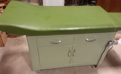 Vintage united metal fab.co.medical exam table .vet, tattoo, massage etc green for sale