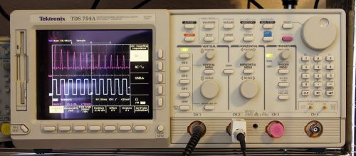 Tektronix  TDS754A Digitizing Oscilloscopes with InstaVu Acquisition