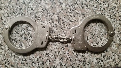 Smith &amp; Wesson 100-1 Nickel Handcuffs