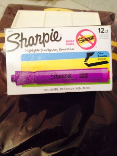 Sharpie 25019 Accent Tank-Style Highlighter, Fluorescent Lavender, 12-Pack