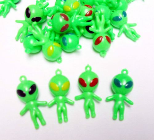 12 PCS FUN TOYS MINI ALIENS FIGURES PARTY FAVORS