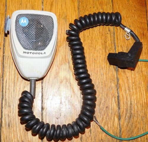VINTAGE MOTOROLLA 6054A HAND HELD PUSH BUTTON MIC MICROPHONE WITH 4 PRONG PLUG