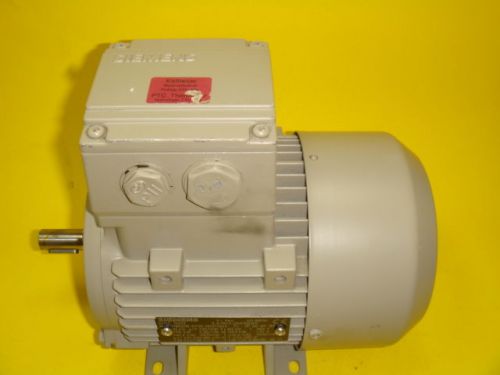 NEW SIEMENS 0.55 kW, 3 PHASE, MOTOR, 1LA7073-2AA10ZA11, NEW NO BOX