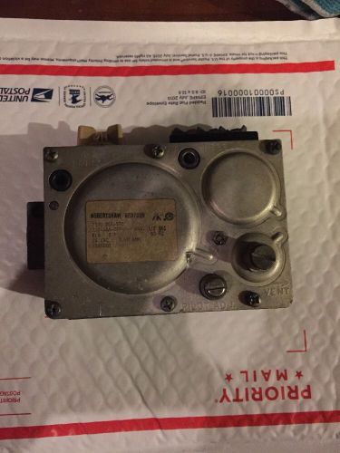 Lennox Robertshaw 7100 DER-S7C 18G8801 24V Furnace Valve Used