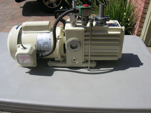Leybold trivac d4ac vacuum rotary pump with general electric motor for sale