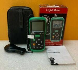 CEM DT-1308  400k Lux, 4000 Count, 41 Segment, LCD White Light Meter. Tested!