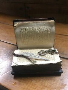 Vintage Figi  Graphics- Antique Books-1996 Resin  Business Card Holder