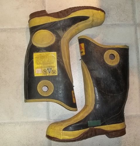 CANADIAN ACTON FIREFIGHTER BOOTS, MODEL 4076, Size 9 MEDIUM. GOOD SHAPE &amp; COND