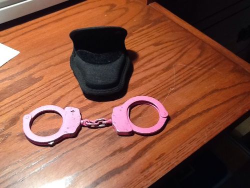THOMPSON  PINK CHAIN HANDCUFFS NOTE There are no keys Includes case