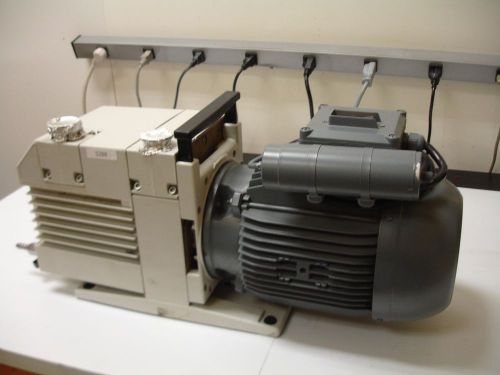 Leybold trivac s25b vacuum pump - varian 230 volt flow rate 25 m3/hr  # 5288 for sale