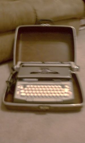 Vintage Electric Typewriter Penncrest Concord PCR 12  Bought in 1975  It Works!