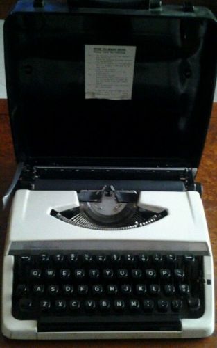 MACCHINA PER SCRIVERE Typewriter OLIVETTI made in japan