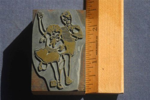 Letterpress Printing Block Boy and Girl Running Waving     (004)