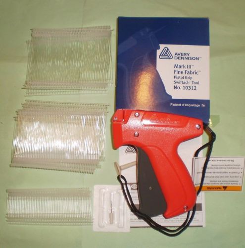 AVERY DENNISON FINE GARMENT PRICE TAG TAGGER TAGGING GUN + 2000 BARBS