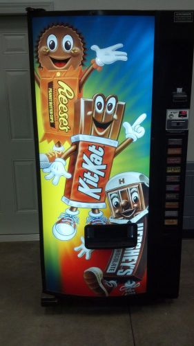 Dixie Narco 700 Candy cooled Vending Machine