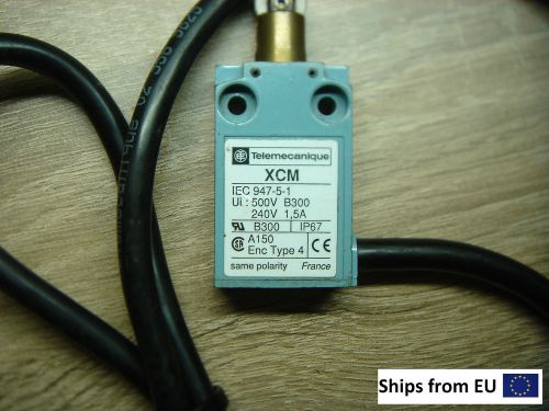 Industrial Grade Limit Switch Telemecanique XCM-A102